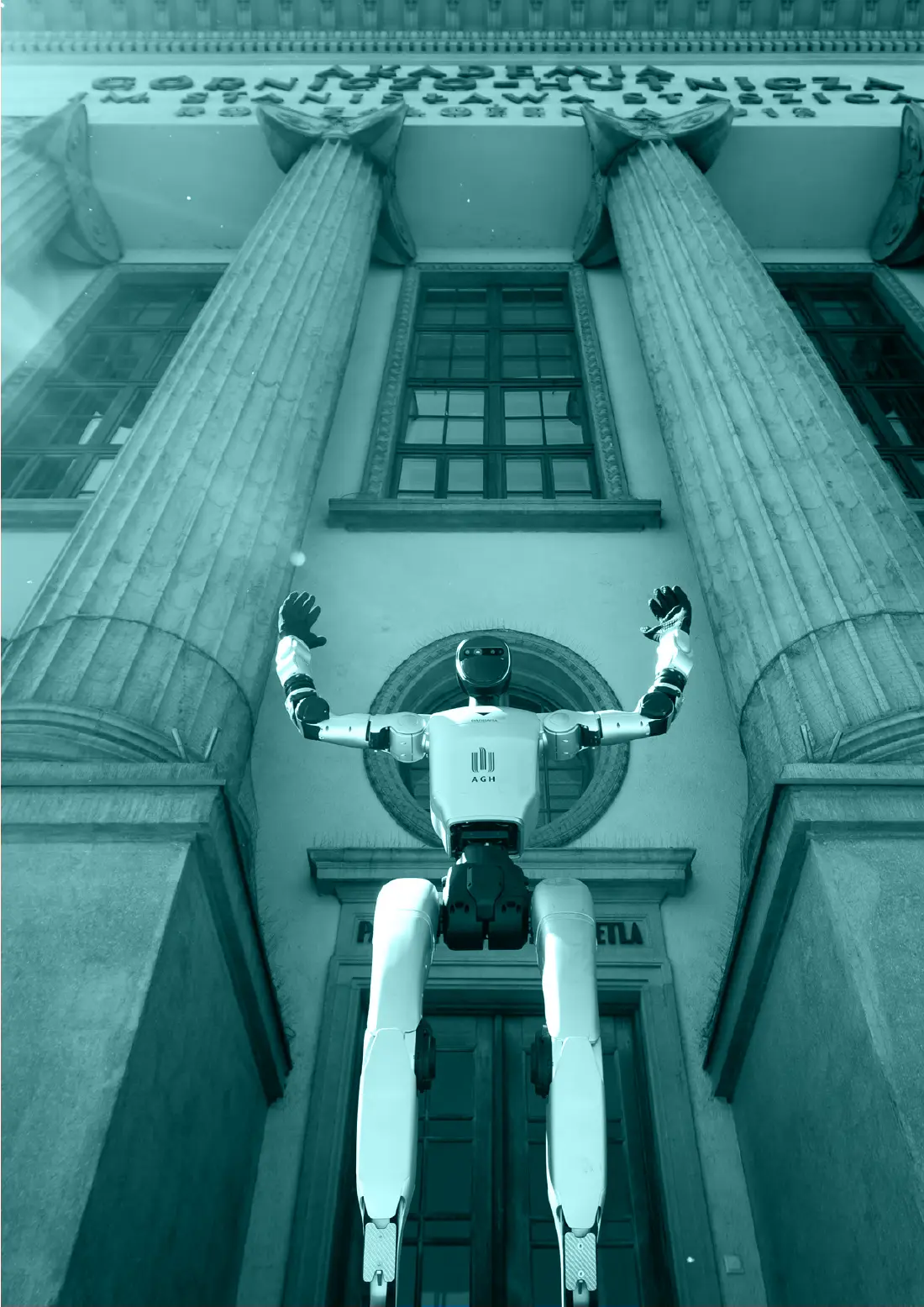 Strona sprawozdania AGH z robotem humanoidalnym przed gmachem głównym uczelni