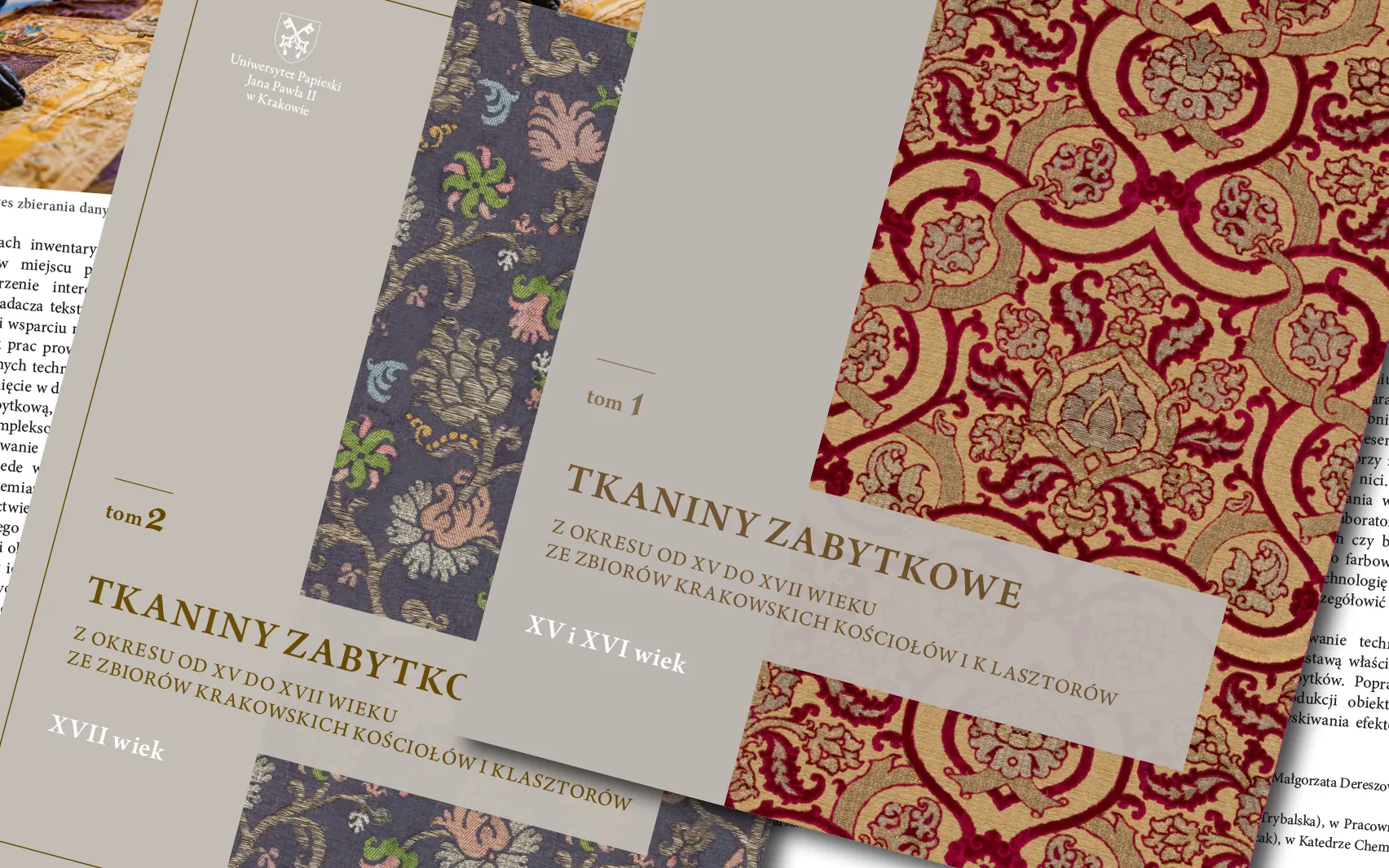 Dwutomowy katalog Tkaniny zabytkowe z okładkami i wzorem historycznej tkaniny